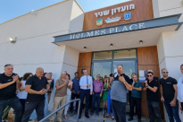  اللد: بركة سباحة وحدائق وصالة ألعاب رياضية .. افتتاح مجمع "هولمز بليس شنير" 